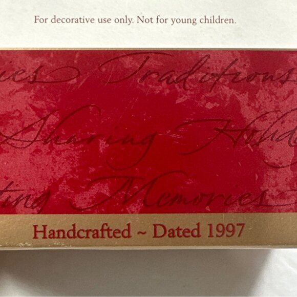 Disney Hallmark Keepsake Ornament Mickey & Minnie "New Pair Of Skates" 1997 - Picture 10 of 10